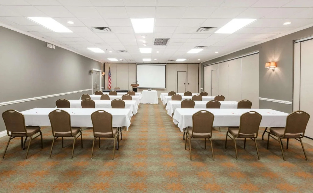 Iberia House & Suites
