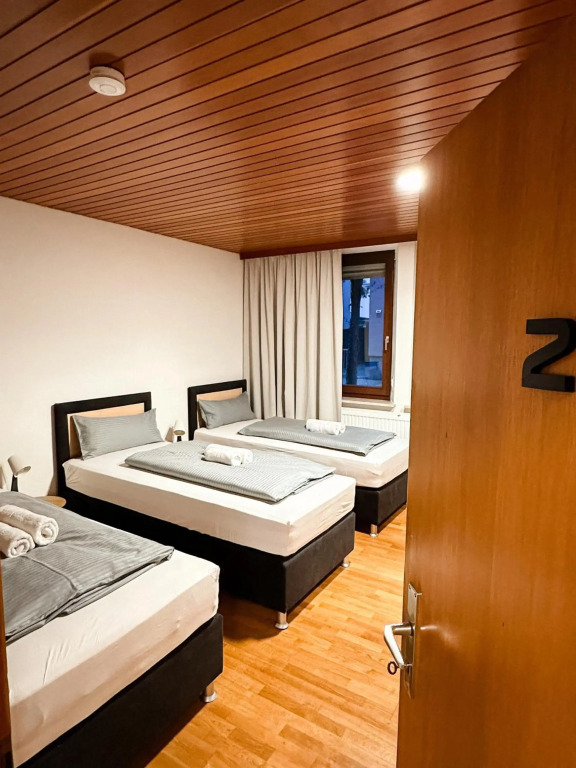 Suiteable Living - Boardinghaus mit Parkplätzen, WLAN und Waschraum