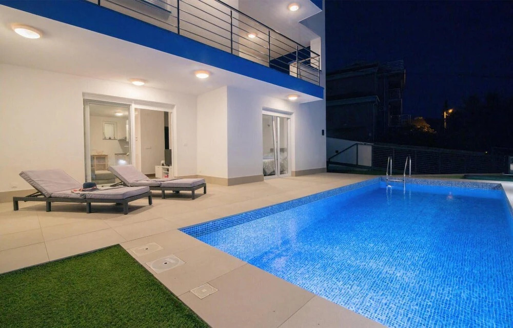 Beautiful Apartment in Smokvica Krmpotska With Wifi, 2 Bedrooms and Outdoor Swimming Pool