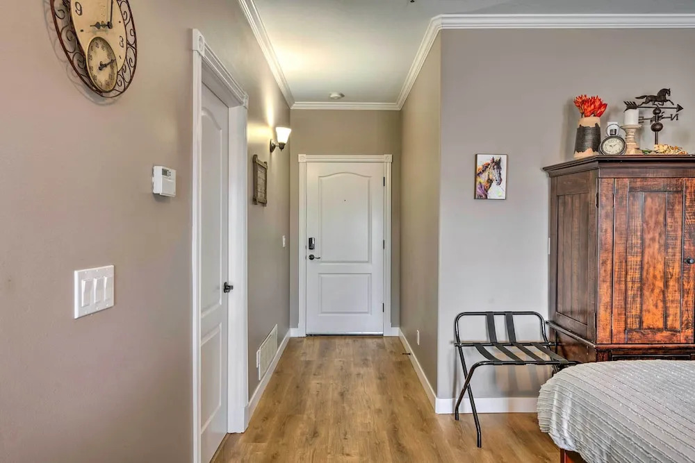 Large, Cozy Midway Studio w/ Mountain Views!