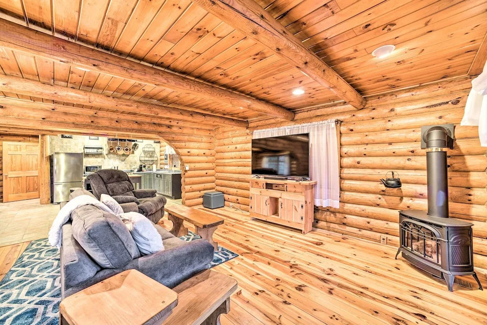 Spacious Cabin w/ Decks Near Saratoga Race Course!