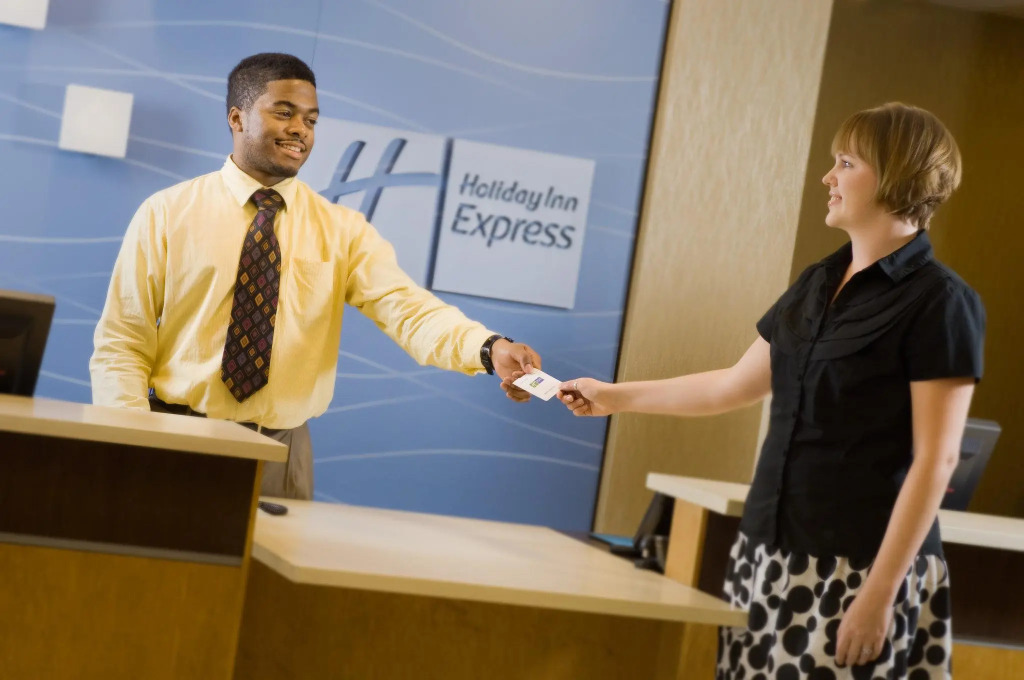 Holiday Inn Express & Suites Alexandria - Fort Belvoir by IHG