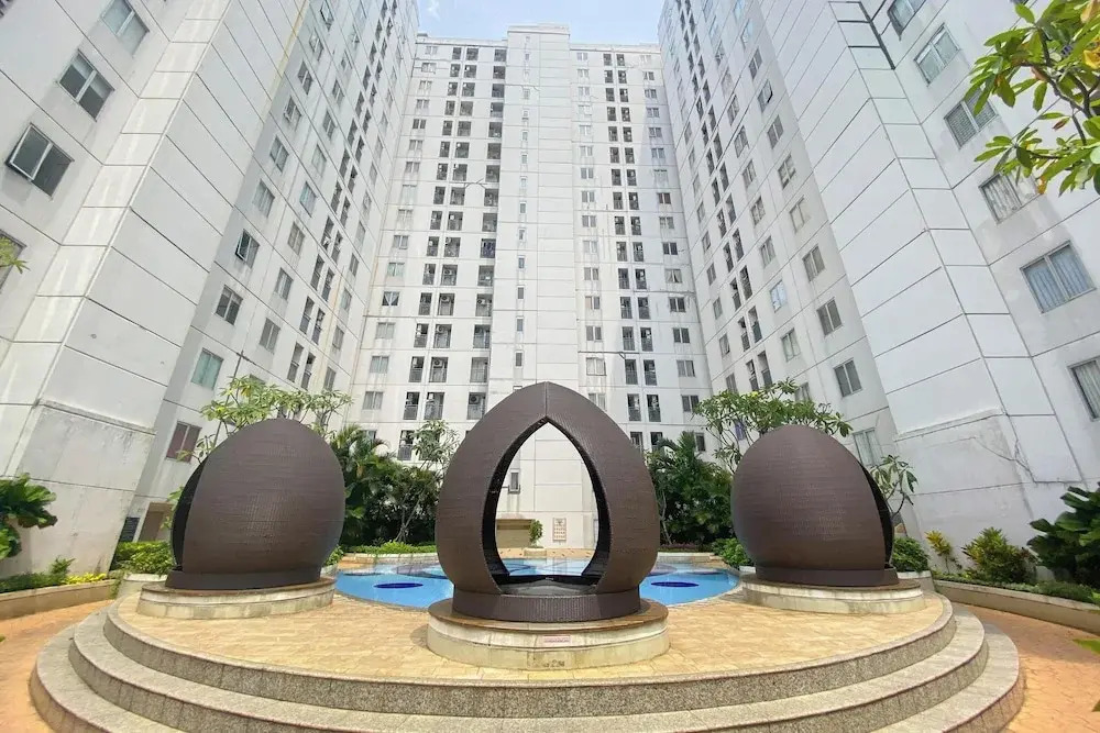Serene And Warm 2Br At Apartment Bassura City