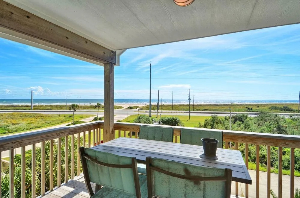 A View to Remember 3 Br home by RedAwning