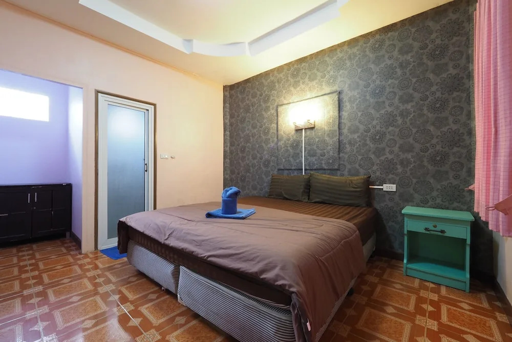 OYO 1100 Chidlom Resort