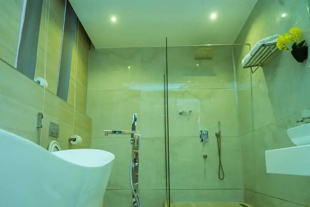 649 Suites