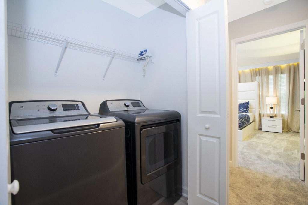 Gorgeous 4Bd w Pool Close to Disney Storey Lake 4289