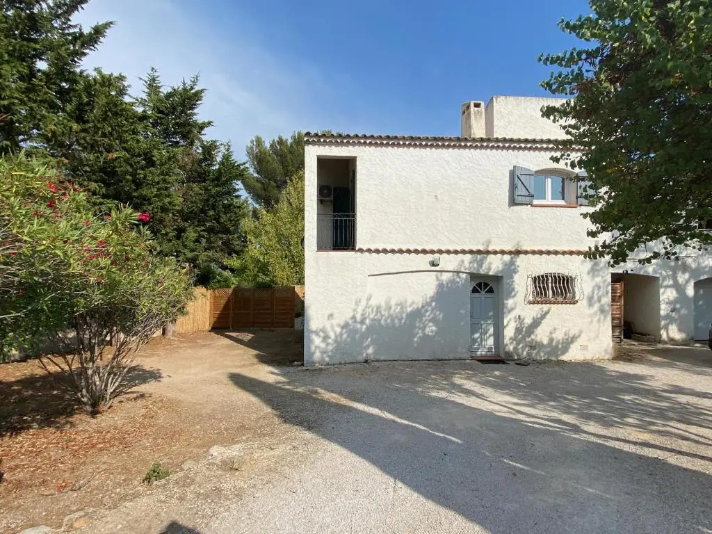 Bel appartement avec terrasse et beau jardin classé 1 étoile