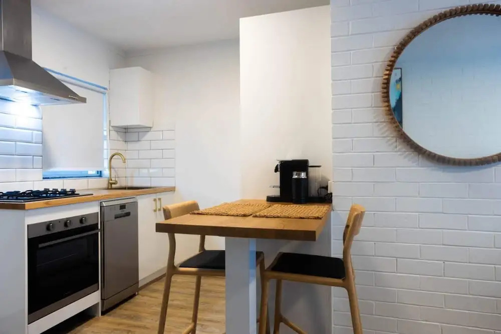 Lovely 1BR Apt in Bicton With Backyard and Parking