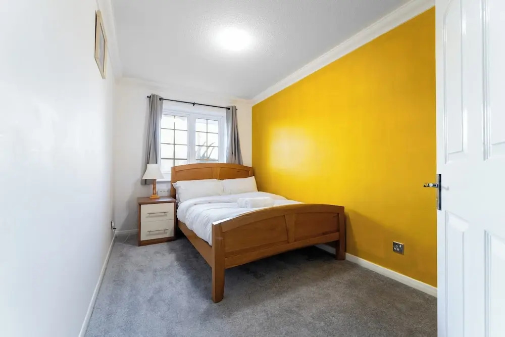 4-bed Home in Purley Near Gatwick Airport London