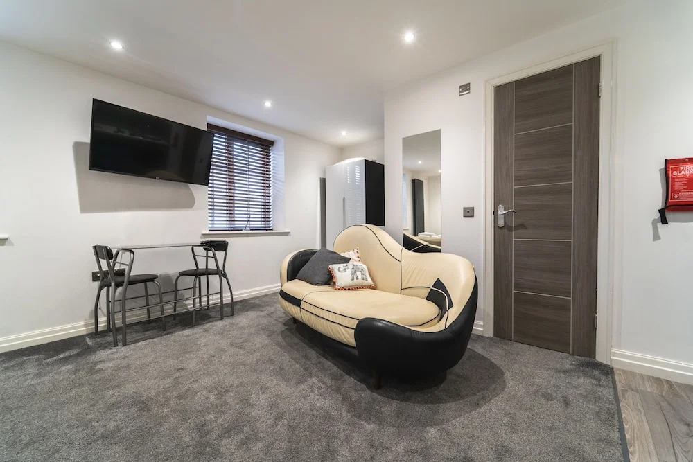 The Ashcroft Studios & Apartments with Free Parking