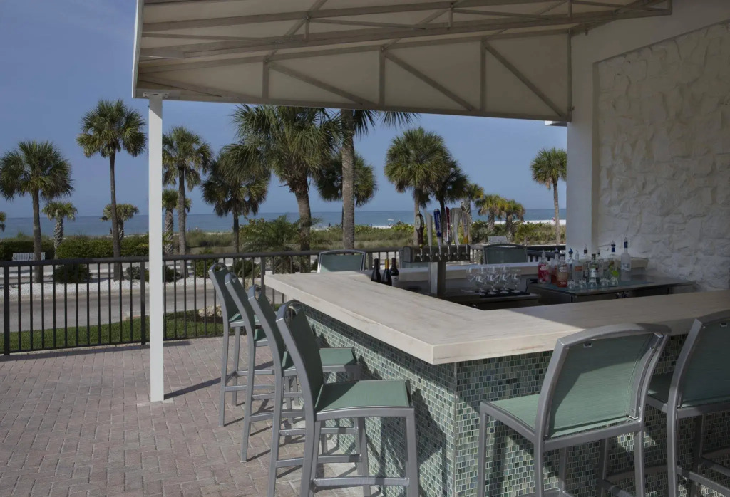 Cirque St Armands Beachside