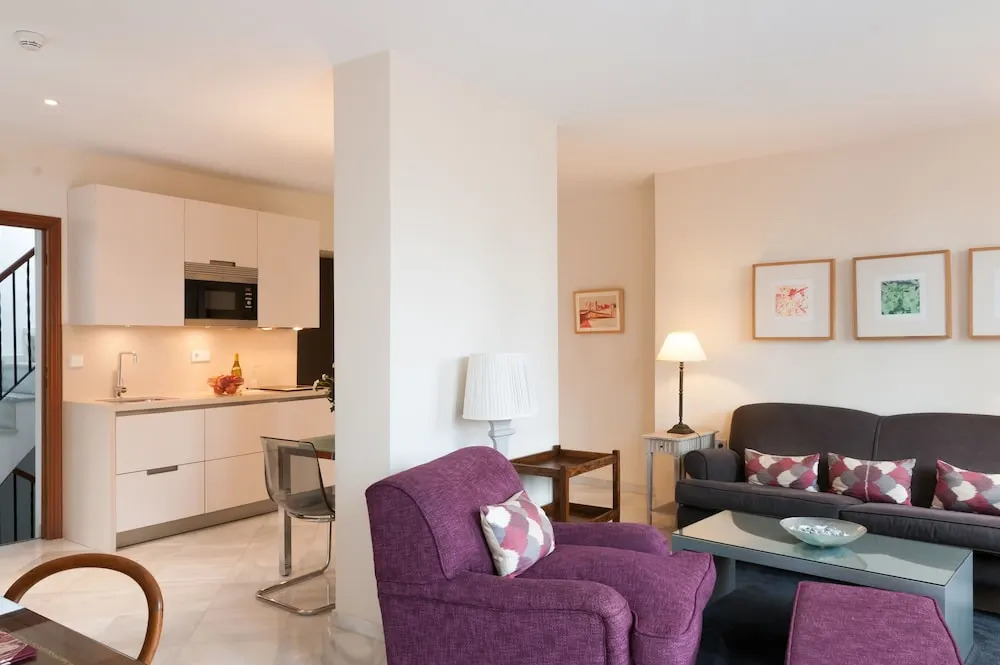 Suites Murillo Plaza Sta. Cruz