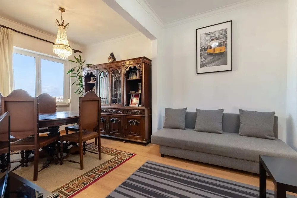Guestready - Bright 2BR Apartment in the Heart of Graça