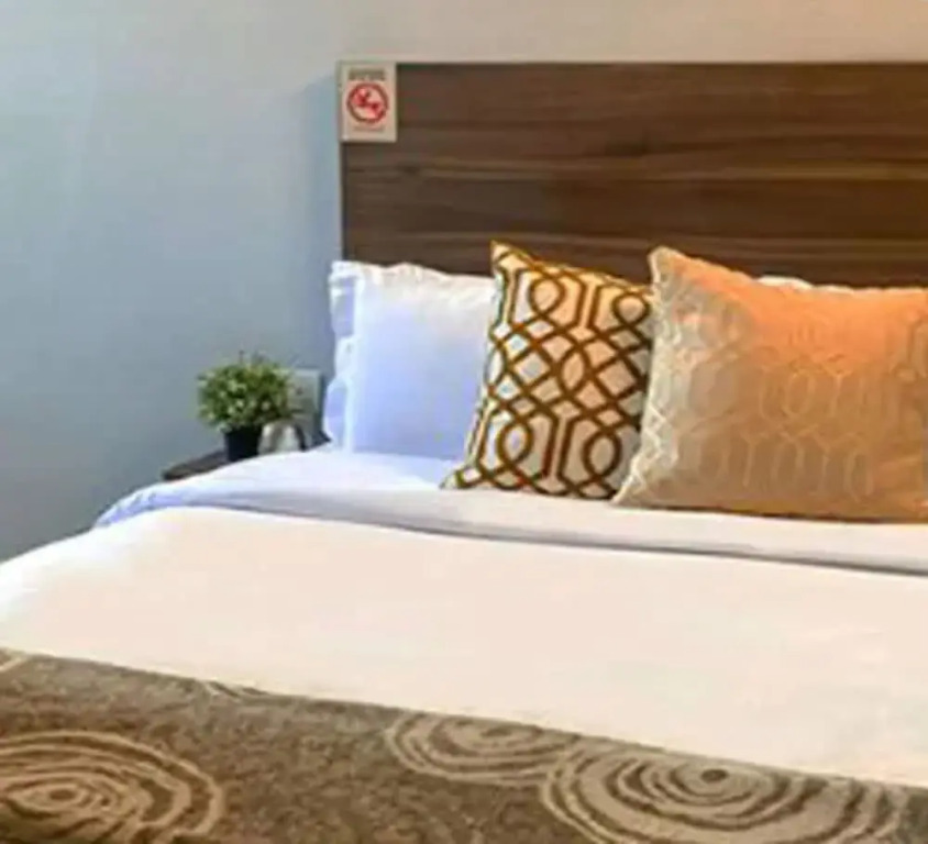 ST Signature Bugis Beach, SHORT OVERNIGHT, 8 Hours, 11PM-7AM