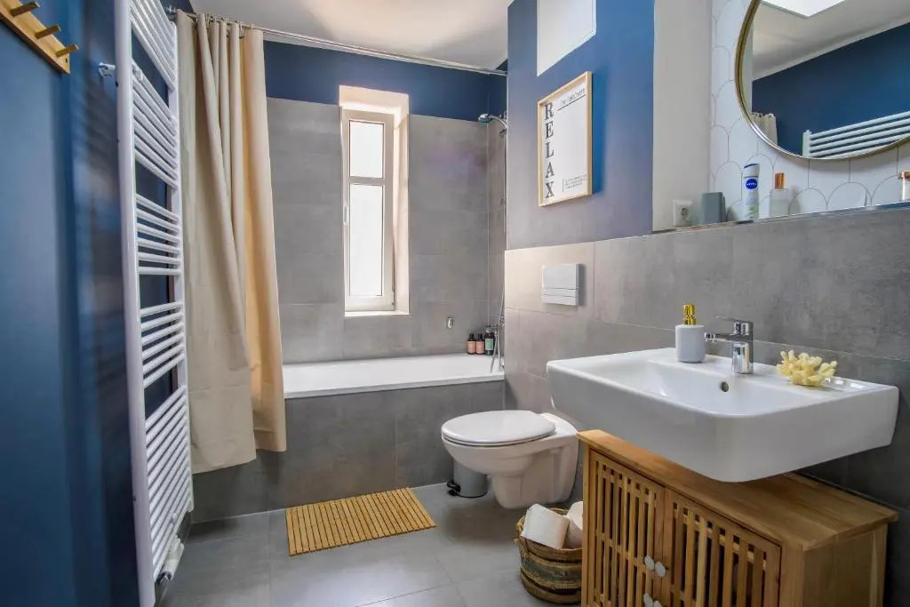 4-Room Luxury Apartment - close to Central Station, free parking, kitchen