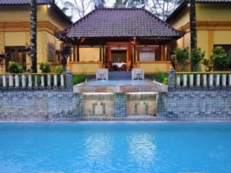 Raffles Holiday Hotel