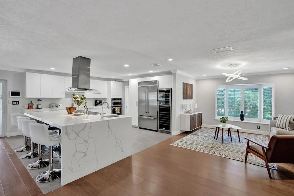 Luxe 4BR Waterfront w Htd Pool 5min to Beach