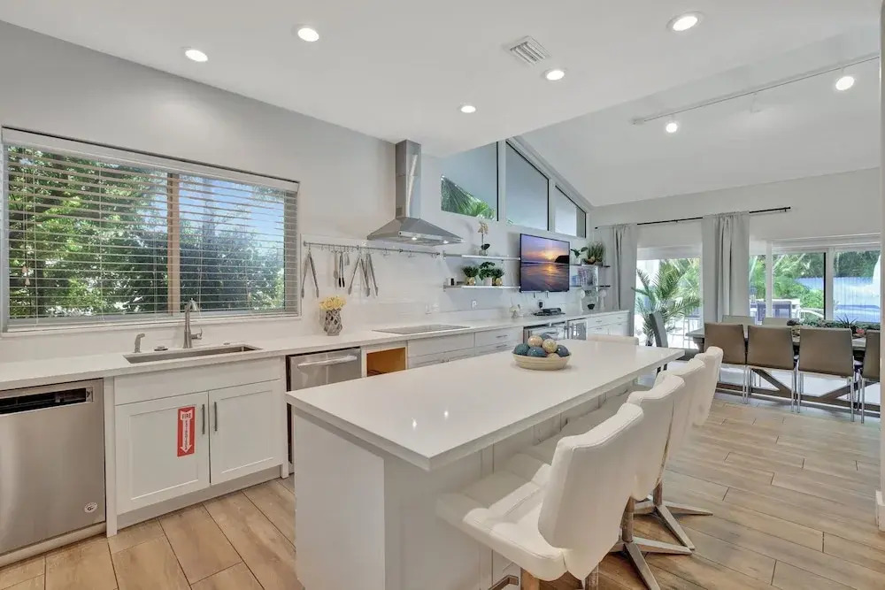 Seabreeze - 6BR Pool and Steps to Beach
