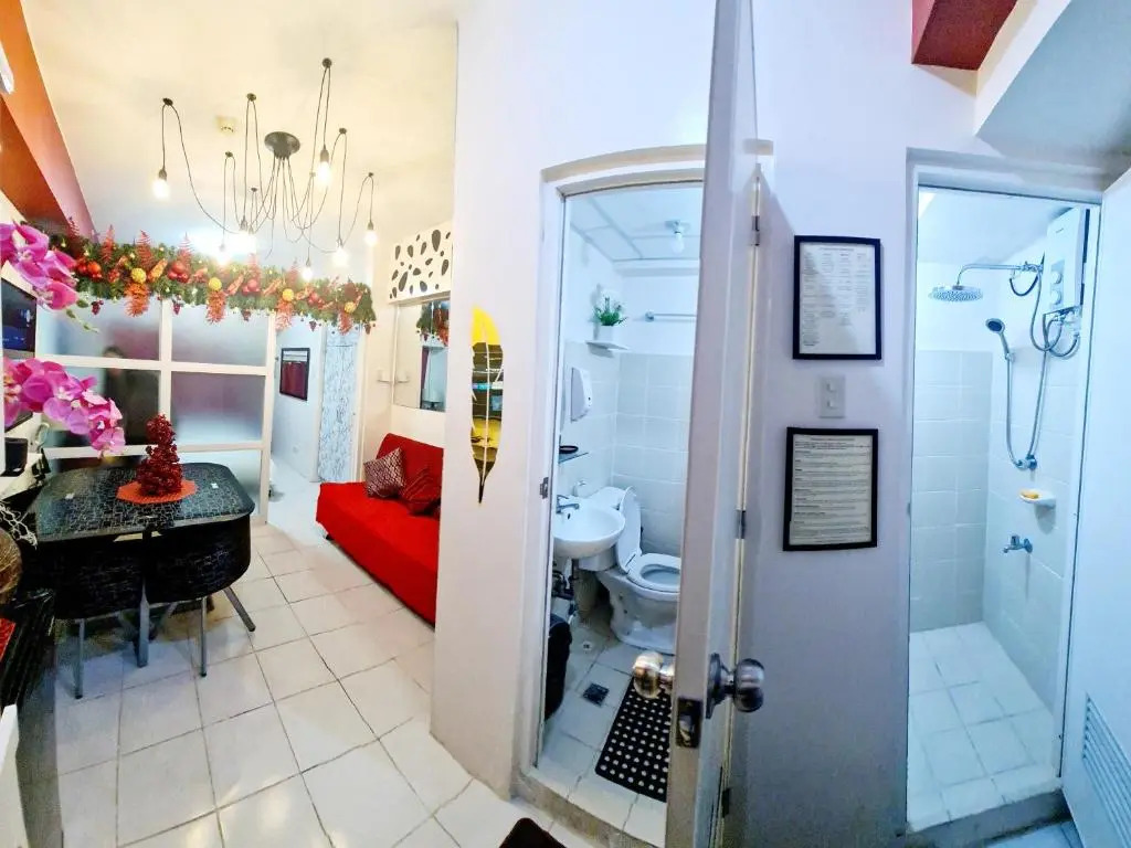 The Red Keep Condotel Tagaytay with Balcony and 55in 4k Netflix TV