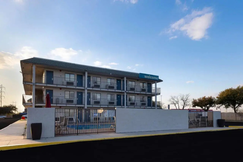Super 8 San Antonio/near Seaworld