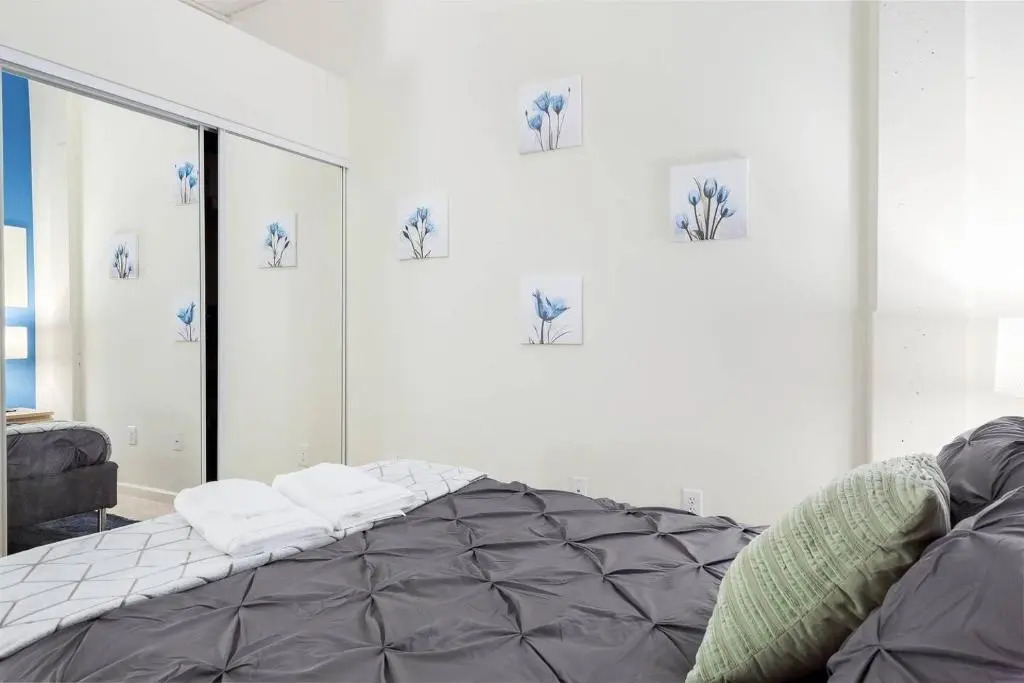 Trifecta 2BR Free Parking Modern Superhost