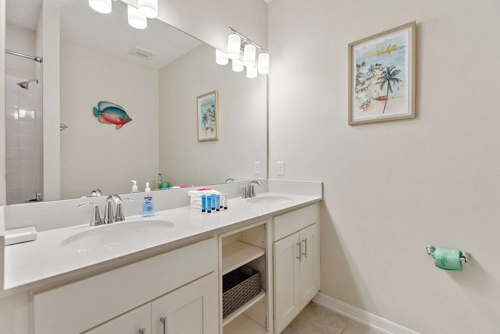 2bd Top Floor Condo Overlooking Pool by Shine Villas