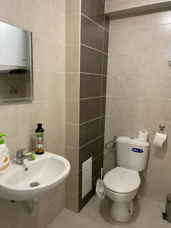 Brand New Cozy 1BR flat with AC & FREE street Parking