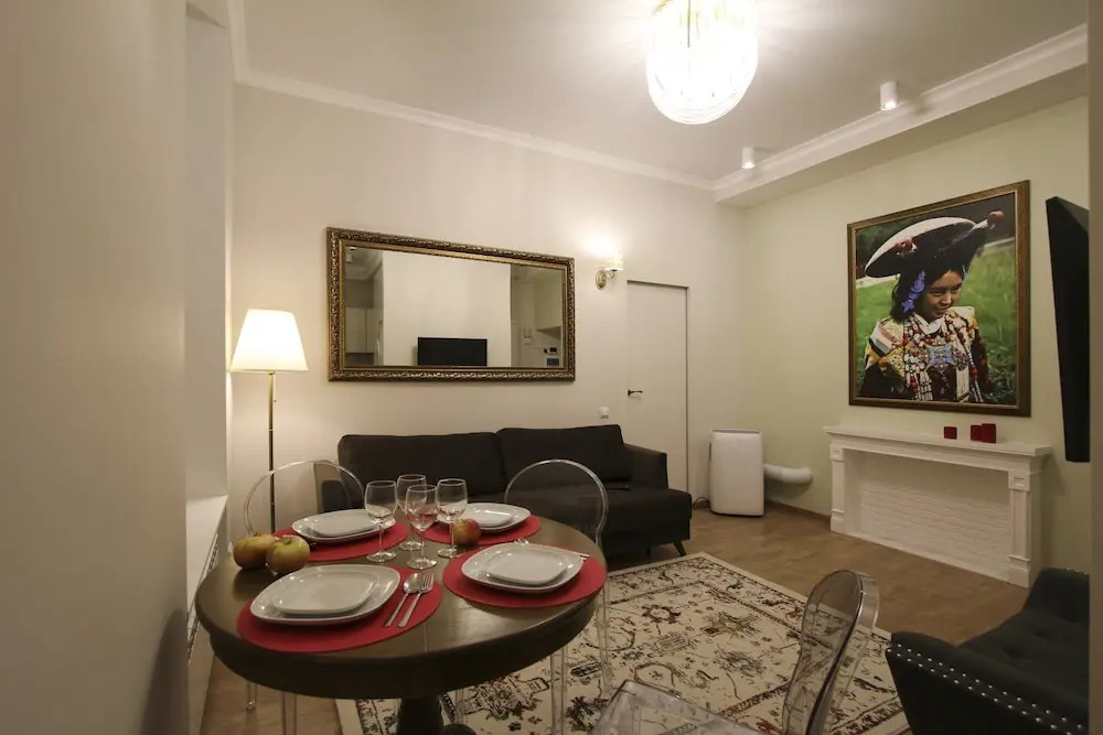 CoHome Apartment near Church of the Savior on Blood