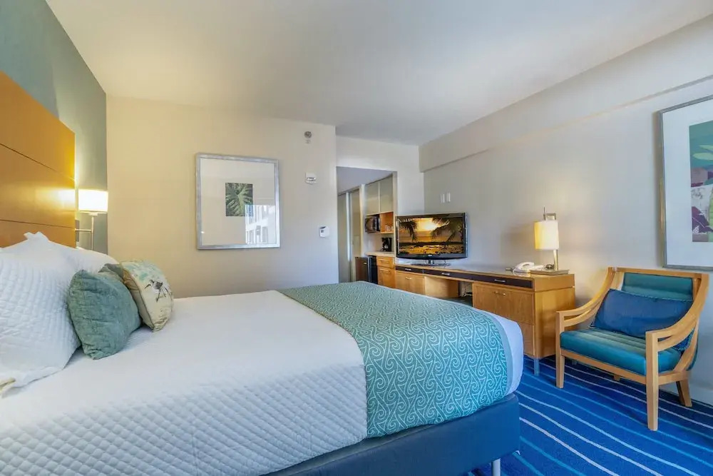 Ala Moana Hotel Room Near Beach
