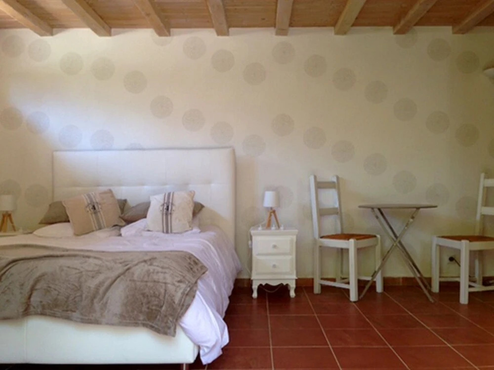 Studio romantique jacuzzi ou spa balneo privatif et jardin Au temps des cerises La Ciotat