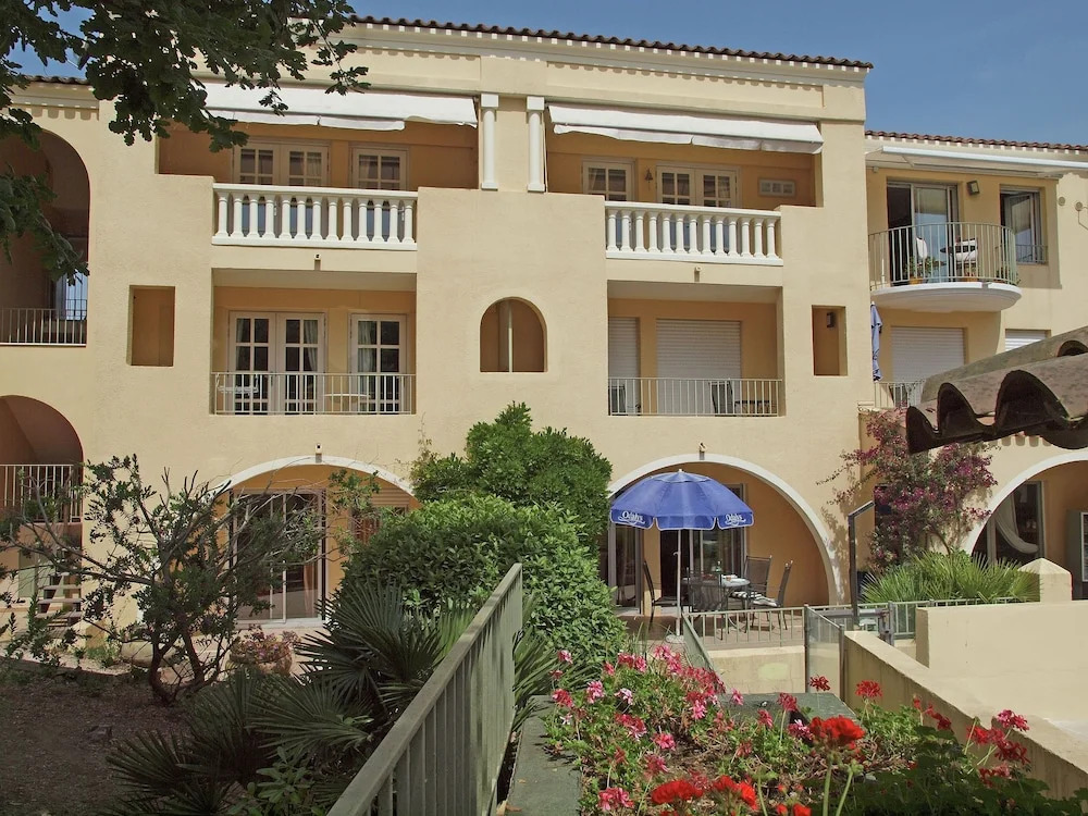 Apartment in Gassin Saint Tropez With Garden, Pool
