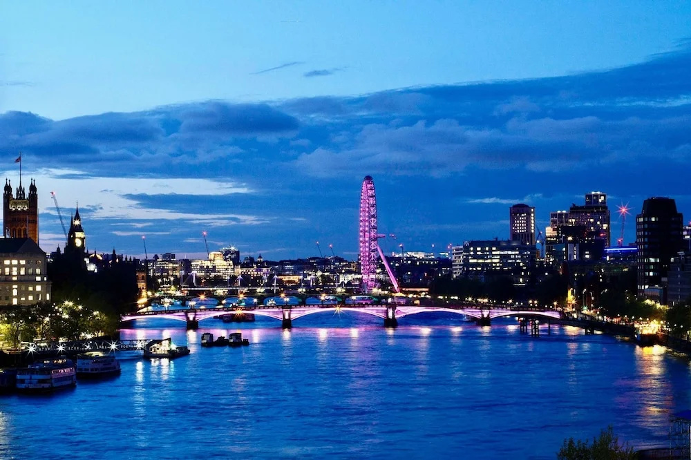 The English Rose Luxury 3 bed With Private Terrace - by Out of Office Lifestyle