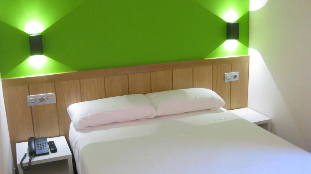 The Book Factory Hostel by gaiarooms