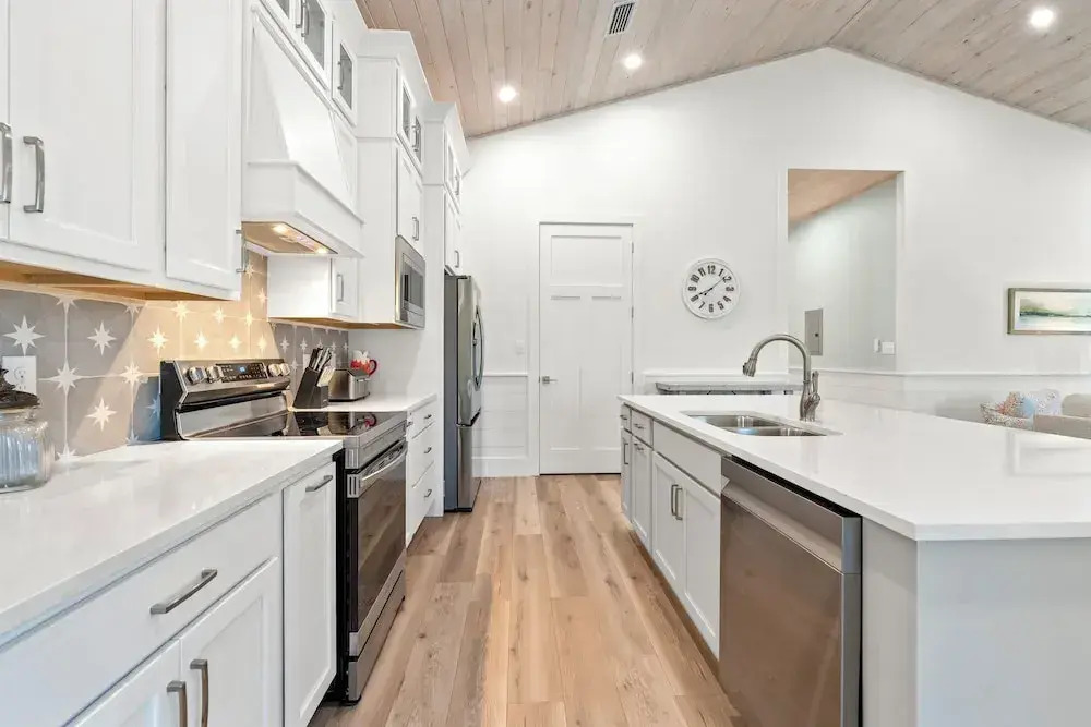 Luxury 4BR, Across street from beach, Sleeps 10!