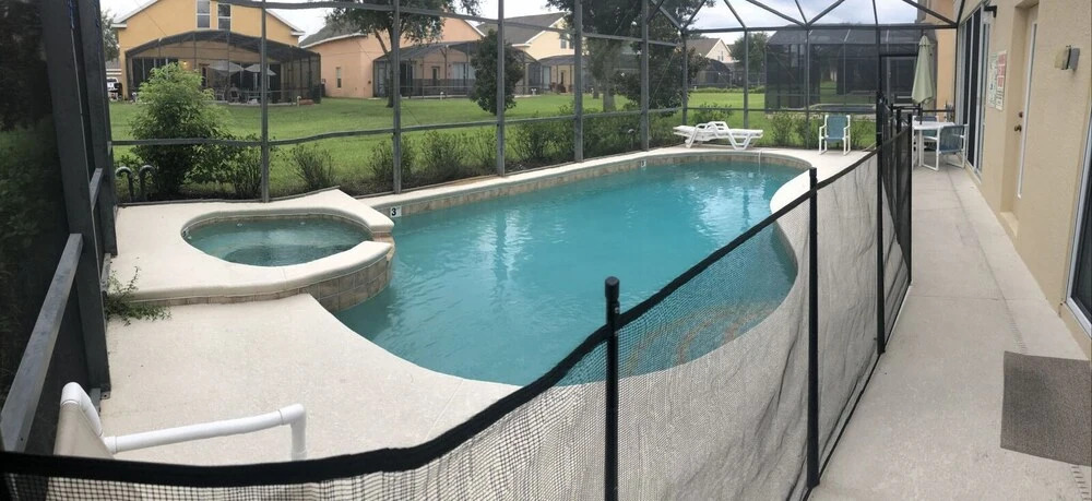 Gorgeous 5 Bed Home with Private Pool and Gamesroom in Disney Area
