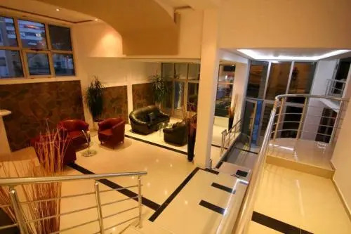 Lira Inn