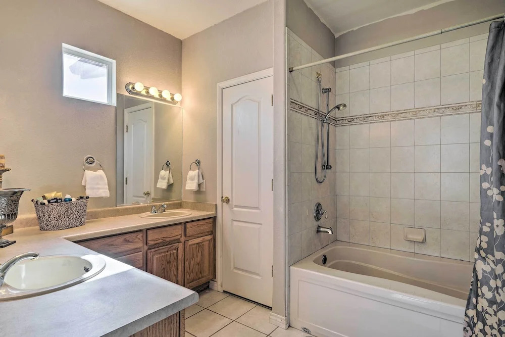 10 Mi to Dtwn: Colorado Springs Townhome