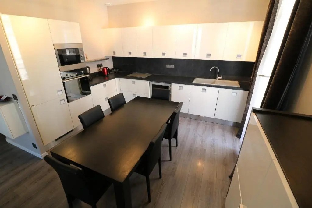 Quality 2 Bedroom 9 Mins From the Palais 342