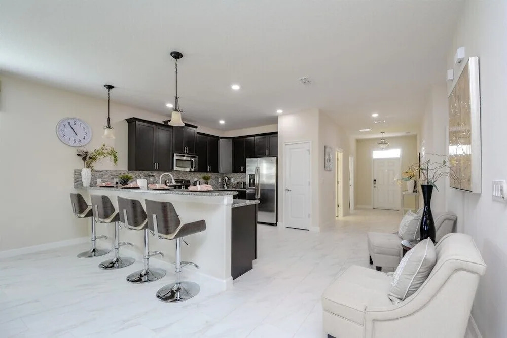 9153 Davenport - 8 Br Home