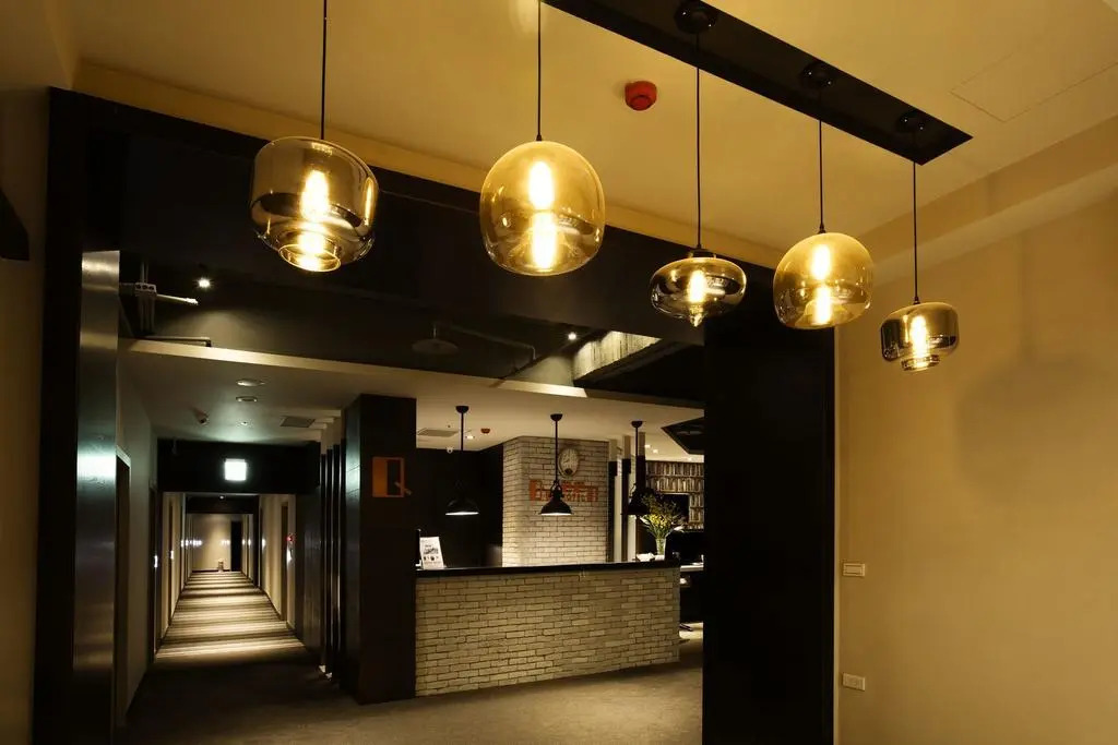 Queens Hotel II