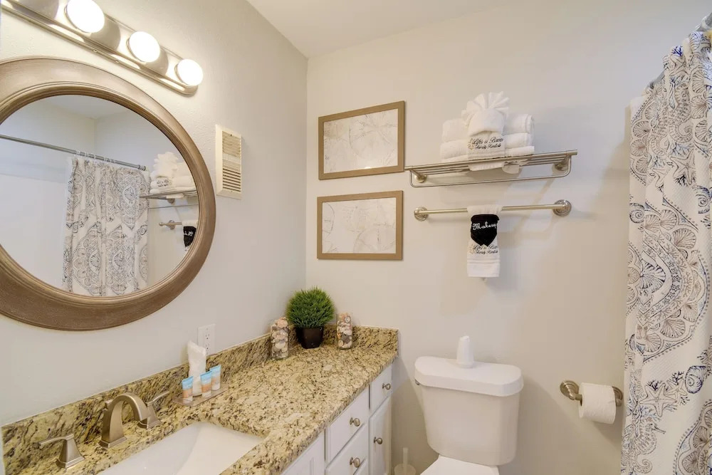 Vibrant Gulf Shores Getaway w/ Pool & Beach Access
