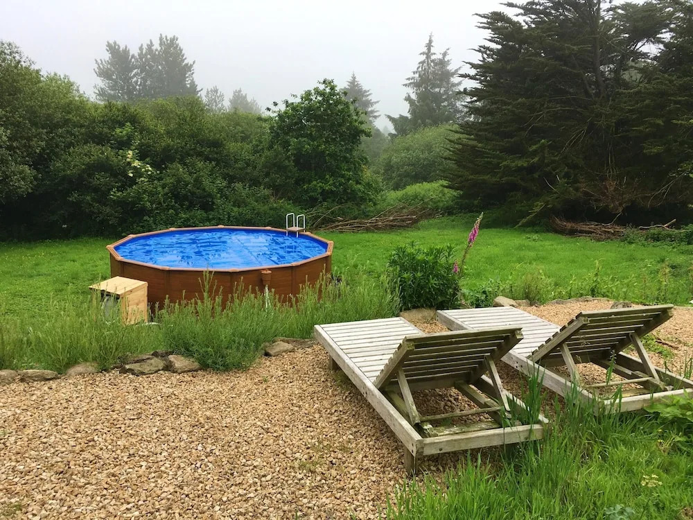 House With 2 Bedrooms in Plounérin, With Pool Access, Furnished Garden