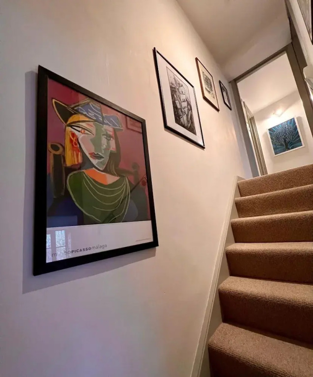 Stunning 2-bed Converted Warehouse - Sleeps 4