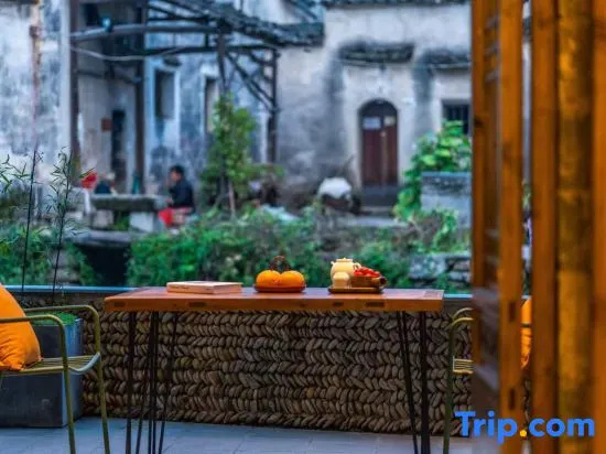 Hongcun Xiaozhongshan · Jingmu Homestay (Hongcun, Lucun Wood Carving Building Scenic Area Branch)