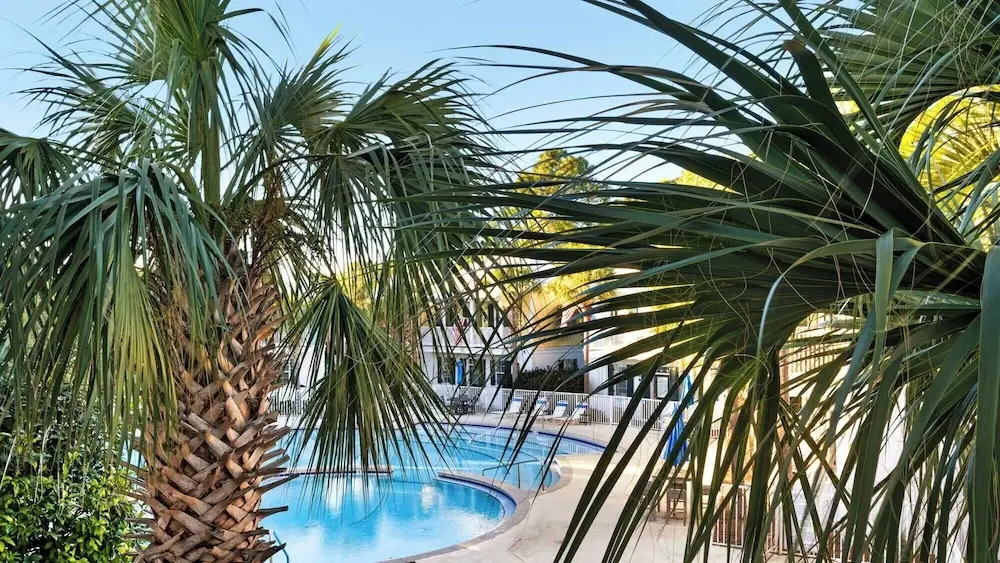 Dog Friendly @ Bungalows at Seagrove; 2 Blocks to Beach ~ Overlooks Pool/spa