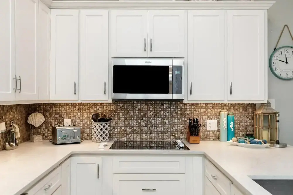 Mermaids Lair - Large 4BR House - Steps From Beach