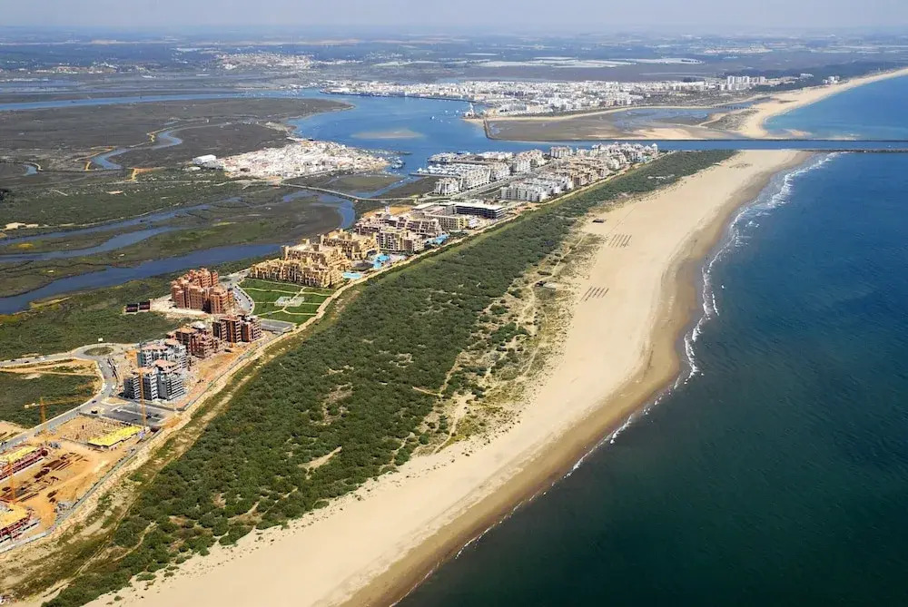 2-bedroom Apartment Near sea