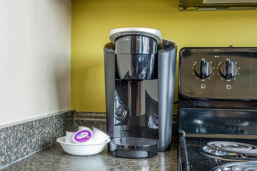1 & 2 BR Apts w/ Gym, WiFi & Laundry by Frontdesk