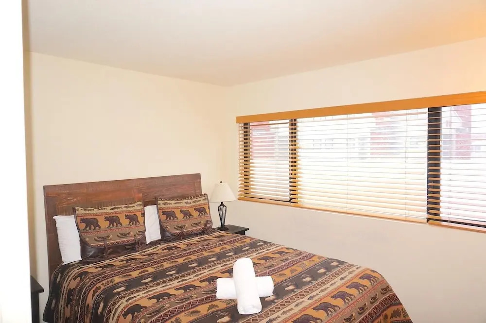 563 2 Bedroom Condo